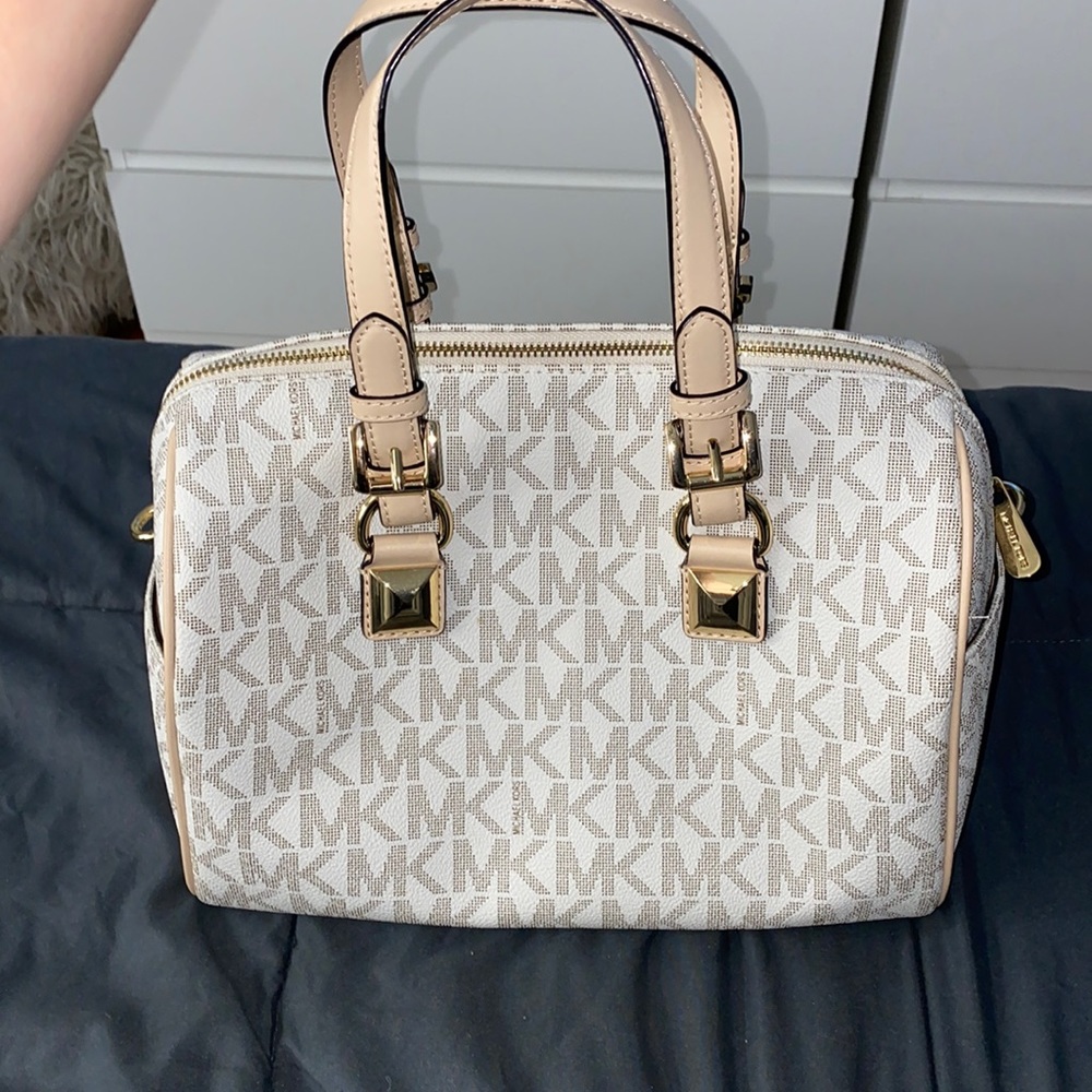 Michael Kors Purse//gold accents